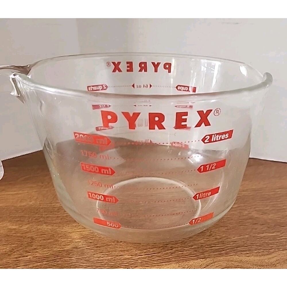 PYREX Large Glass Measuring Pour Spout, 8 Cups/ 64 oz/2 L/2 Qt Red Lettering